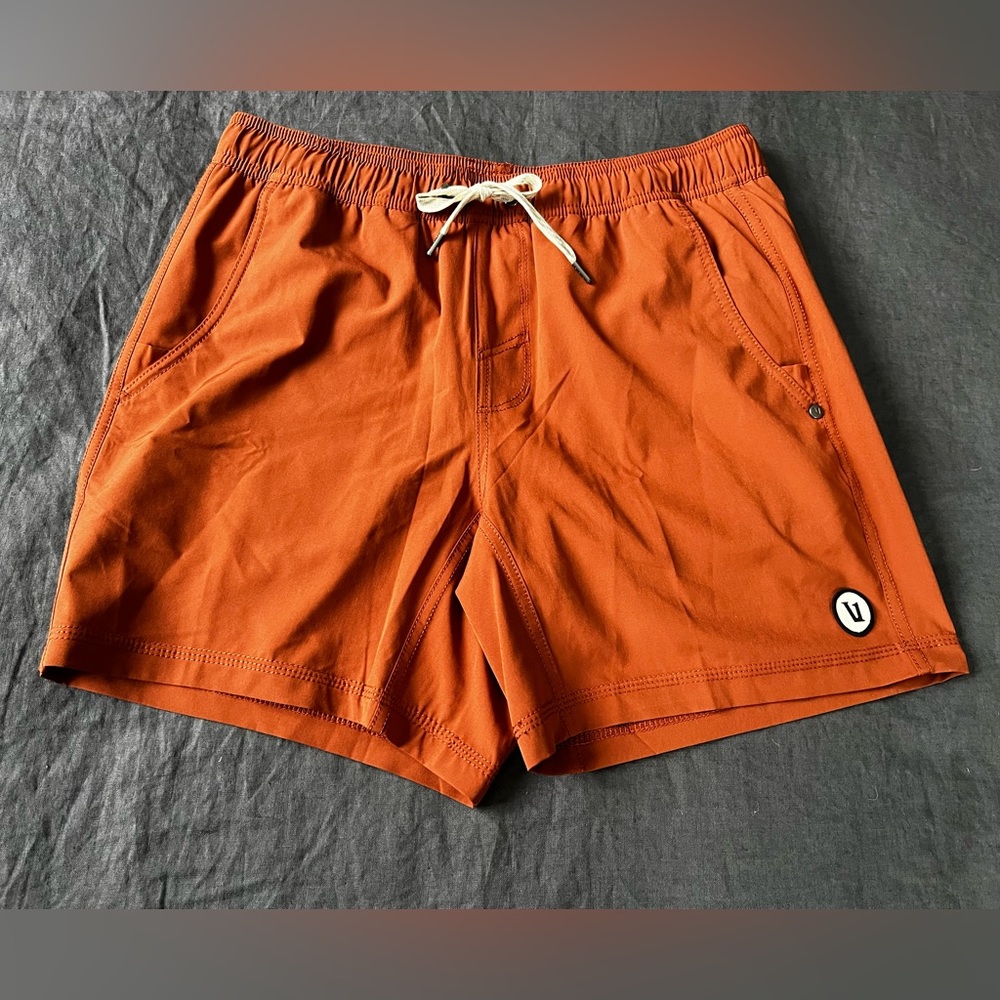 Vuori Kore Shorts 5” men’s small dark penny
